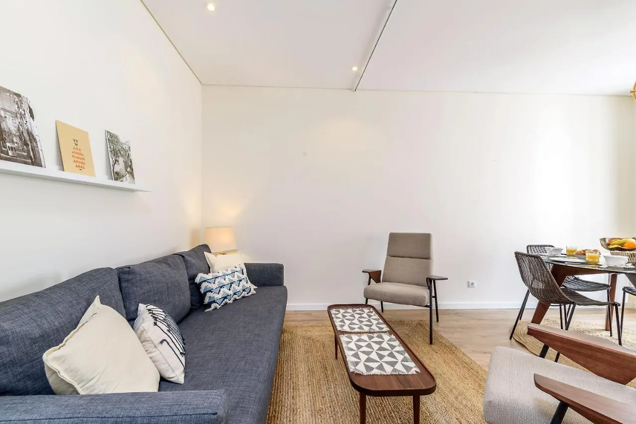 Guestready - Elegant Apartment With Private Terrace In Martires Da Patria Lisboa