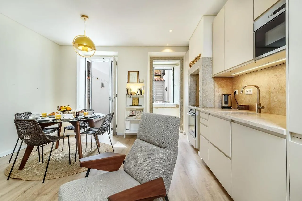 Guestready - Elegant Apartment With Private Terrace In Martires Da Patria Lisboa 葡萄牙