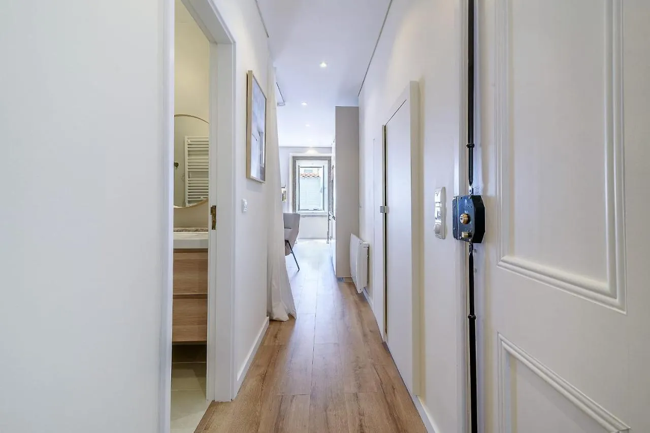 Guestready - Elegant Apartment With Private Terrace In Martires Da Patria Lisboa 0*,